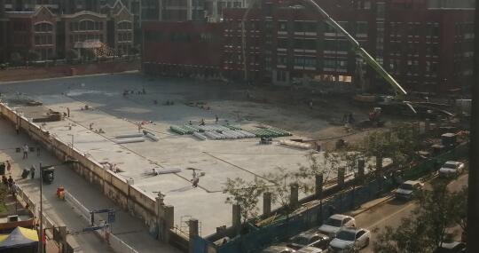 10天時間，一座學校塑膠跑道，建設完成