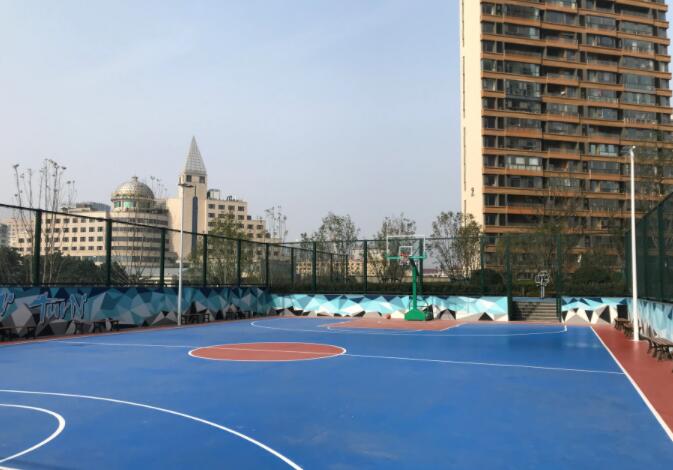 華潤威海灣九里，小區(qū)自帶海景籃球場