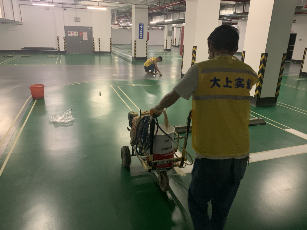 深圳羅湖高級中學(xué)地下車庫地坪漆施工